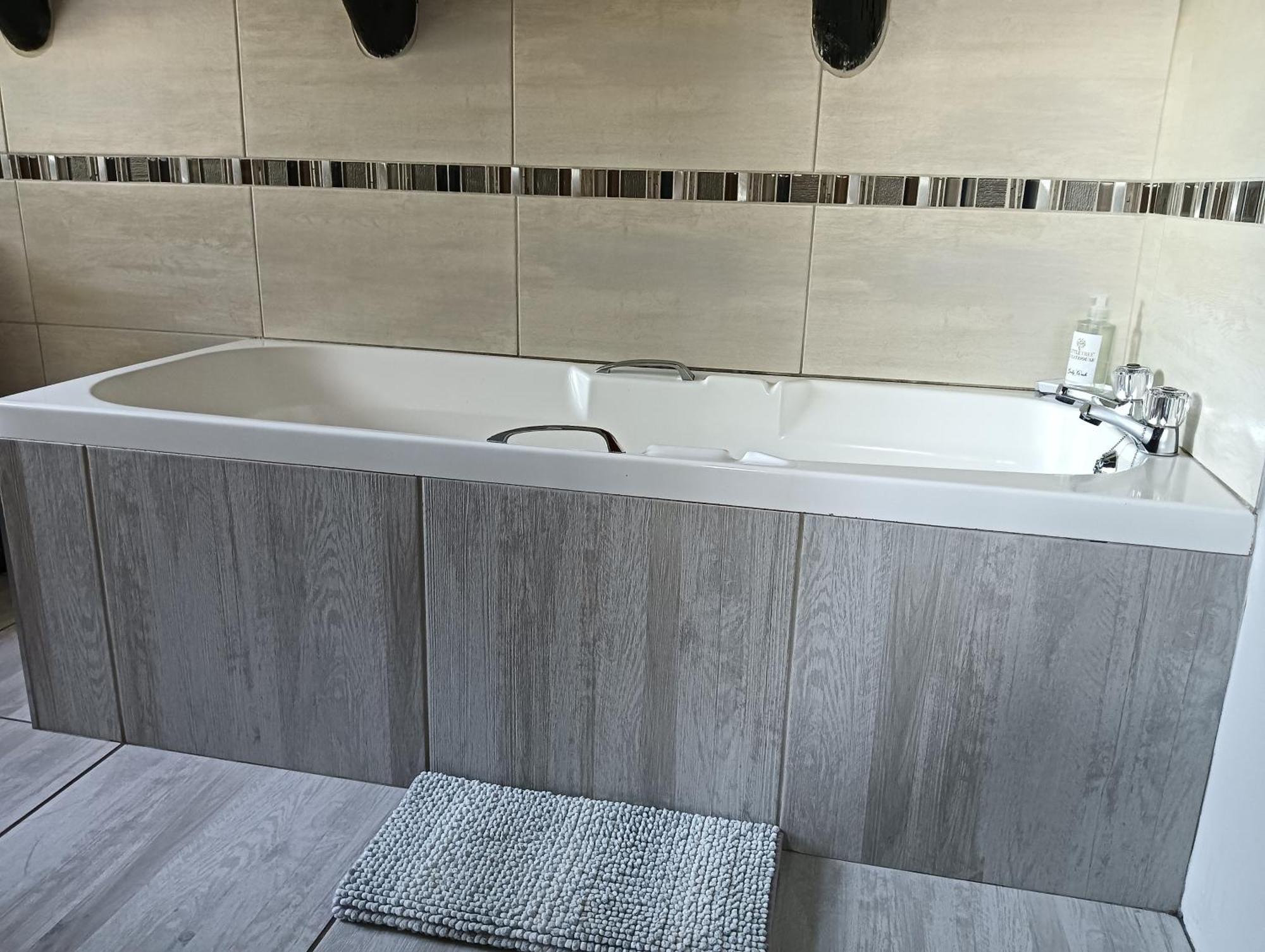 Little Tree Loft 2 Bed & Breakfast Uitenhage Bagian luar foto